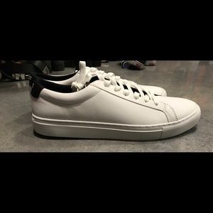 NEW Guess sneaker